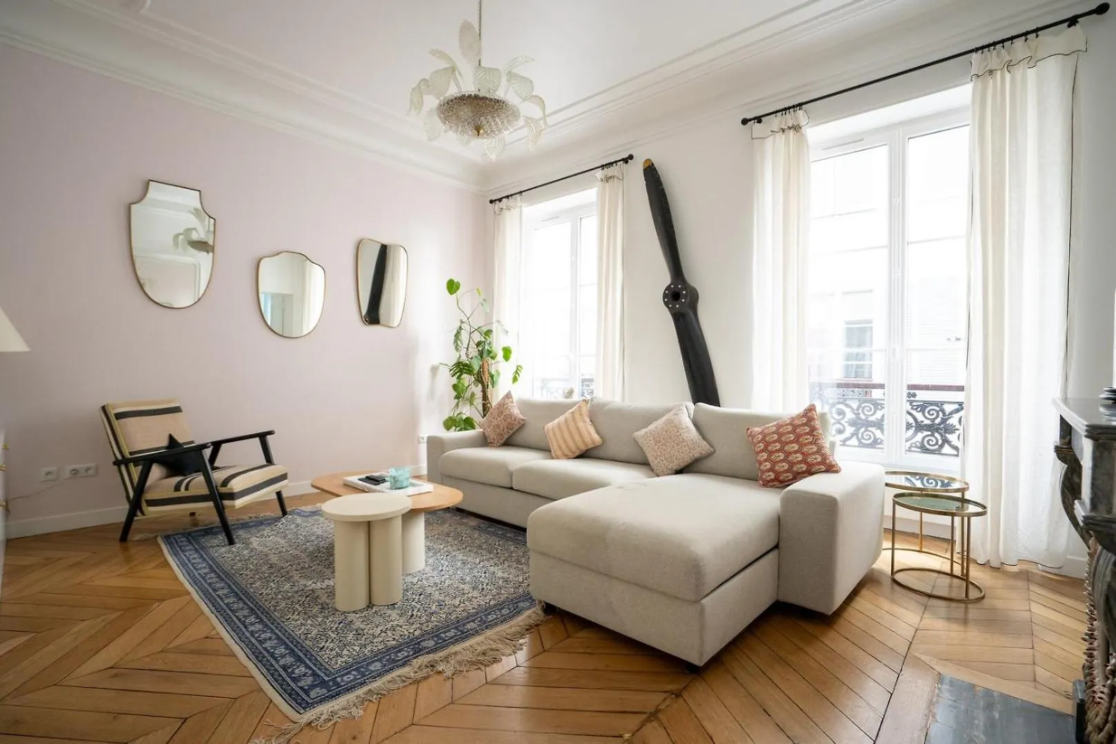 Guestready - A Classic Touch Of Parisian Glamour Paryż